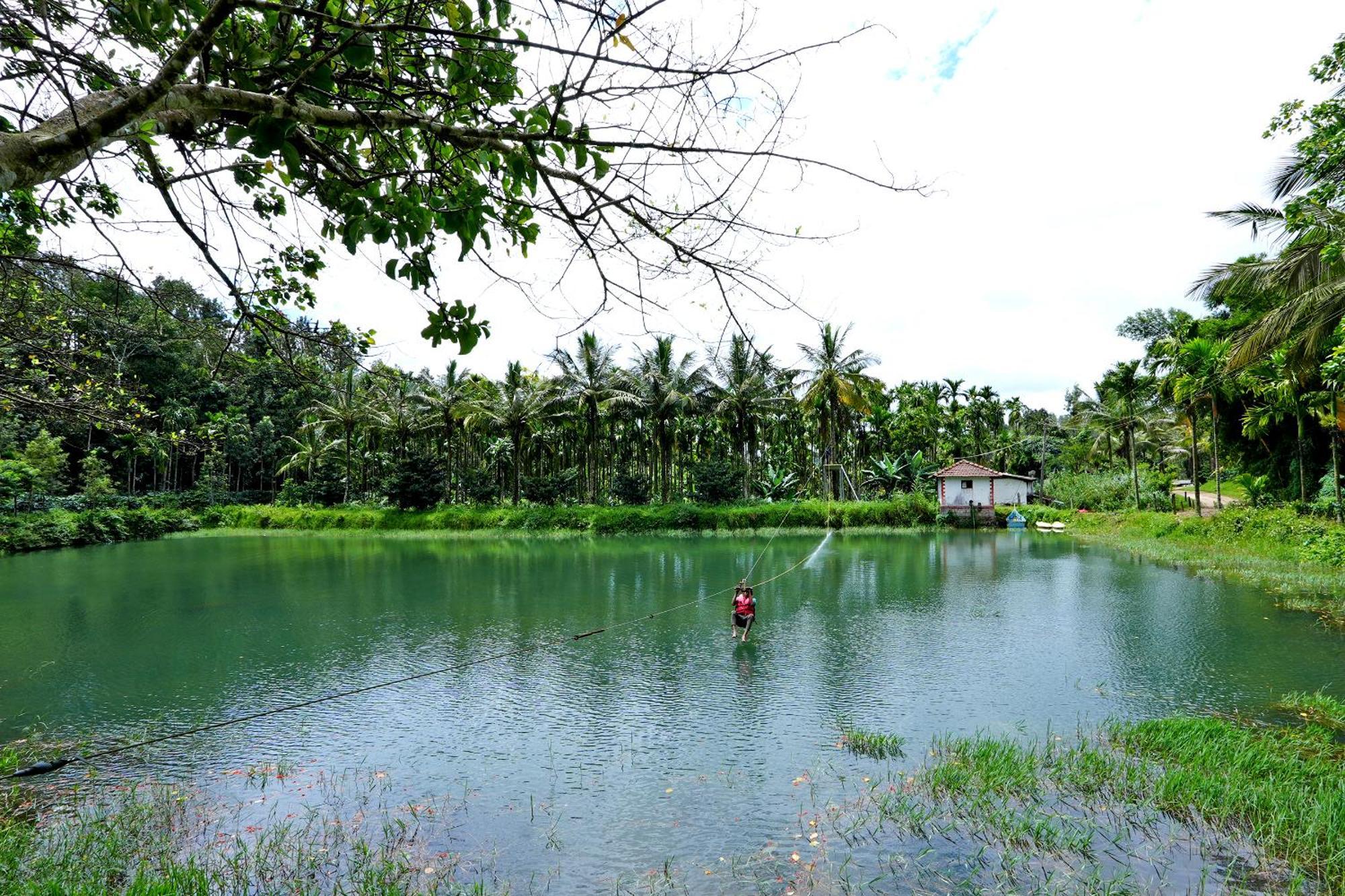 Leisure Homestay - Pool, Boating, Zipline, Home Food, Estate Chikmagalur Ngoại thất bức ảnh